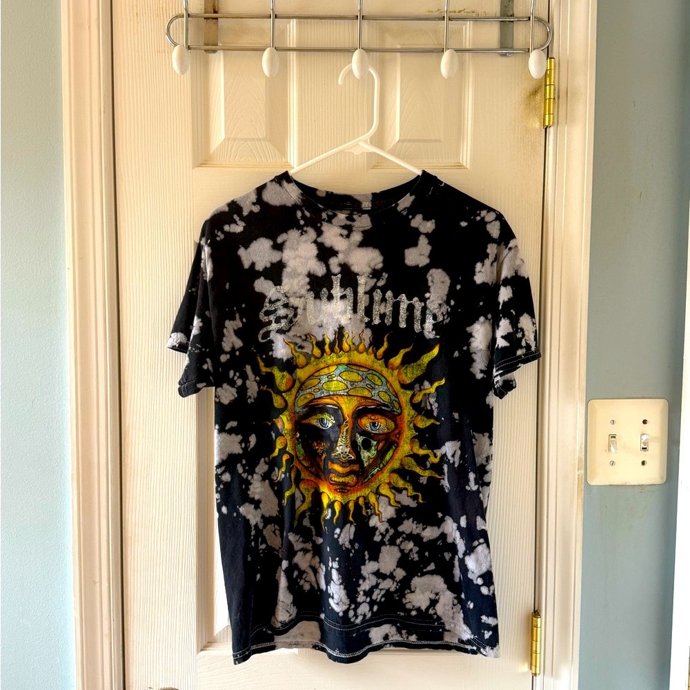 Hot Topic Black and White Sun Graphic Tee